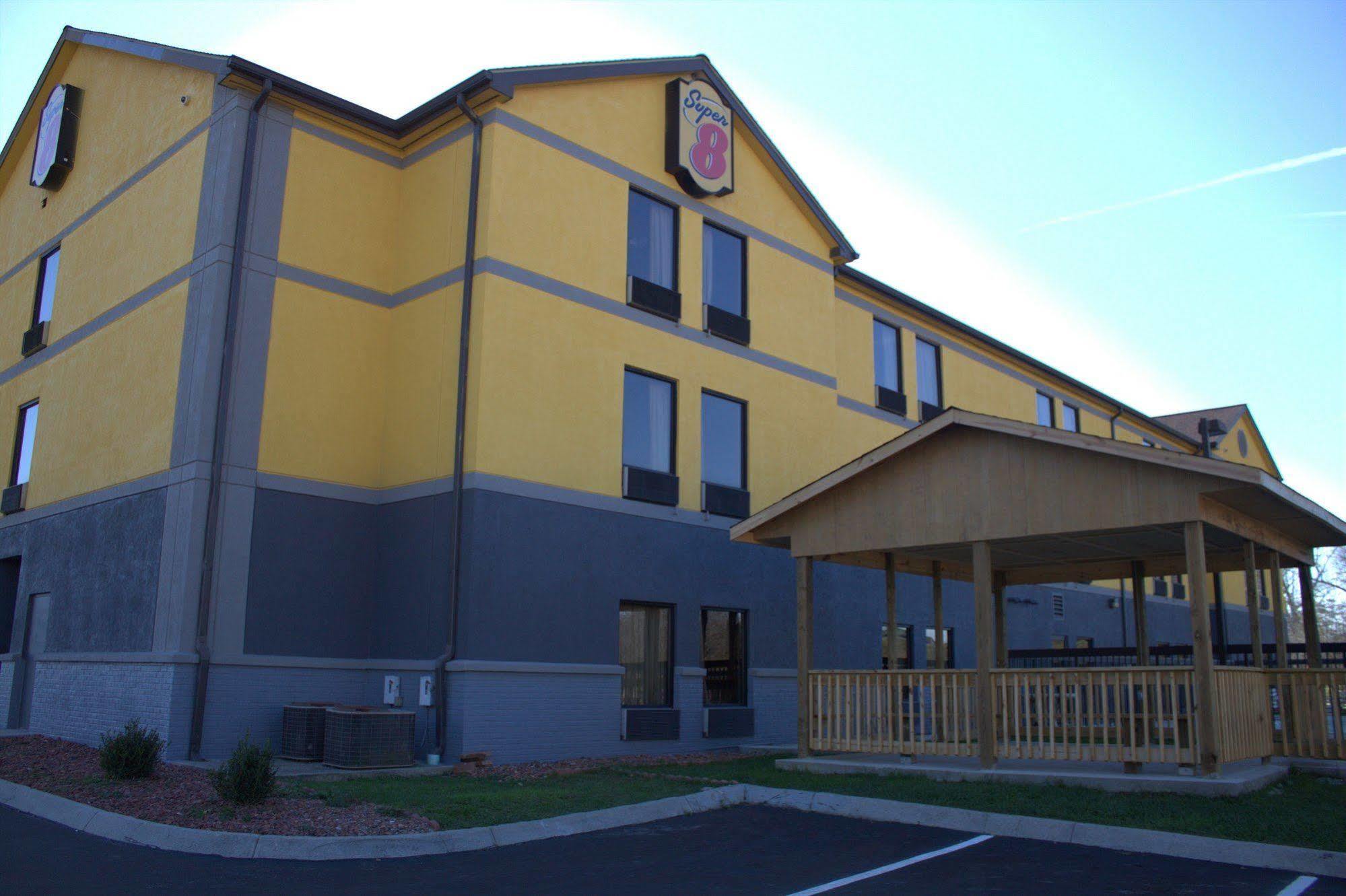 Super 8 By Wyndham Crossville Tn Exterior photo